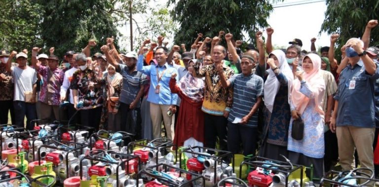 Ratusan Petani Dapat Bantuan Mesin Pompa Air BBG Gratis