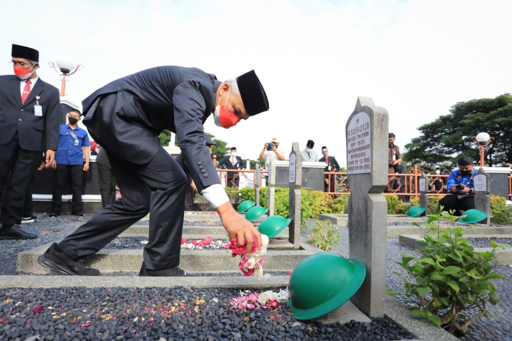 Ganjar Apresiasi Banyak Pahlawan Baru yang Hatinya untuk Kemanusiaan
