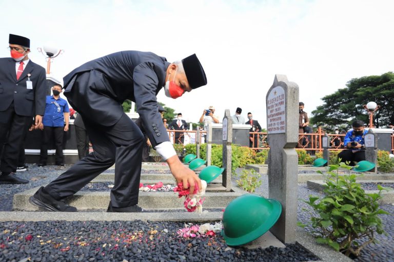 Ganjar Apresiasi Banyak Pahlawan Baru yang Hatinya untuk Kemanusiaan