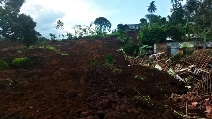 Gempa Cianjur Tewaskan 56 Orang, 40 di Antaranya Anak-anak.