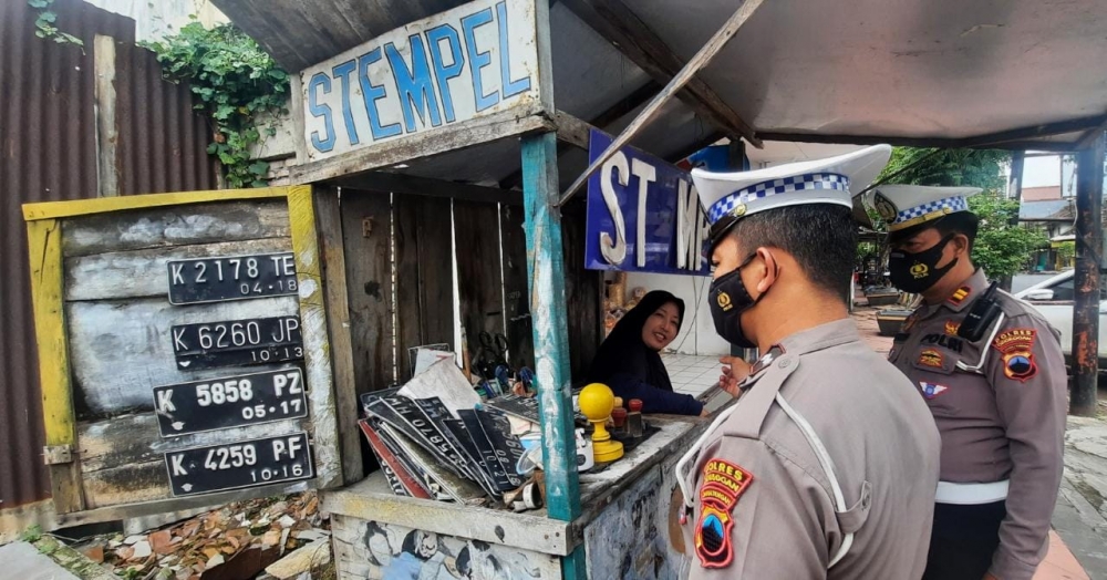 Satlantas Polres Grobogan Sambangi Pembuat Pelat Nomor Kendaraan