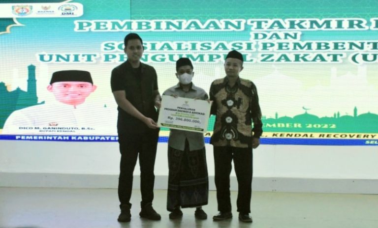 Pemkab Kendal Serahkan Hibah untuk Ratusan Takmir Masjid dan Penyuluh Agama
