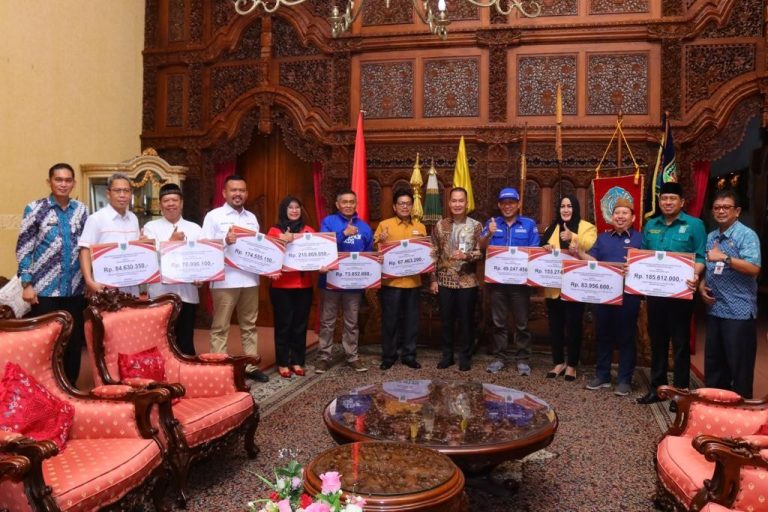 Bupati Hartopo Serahkan Bantuan Hibah Rp 1,154 M untuk 10 Parpol