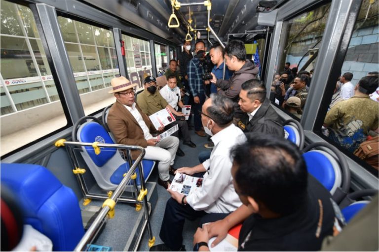 Delapan E-Inobus Produk PT INKA Mulai Beroperasi di Bandung
