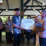 Puluhan Grup Kesenian Tradisional Terima Bantuan Alat Kesenian