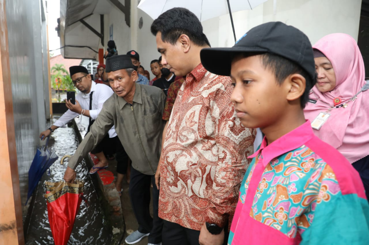 Siswa SMPN 14 Semarang Keluhkan Sekolahnya Banjir, Wagub Langsung Ajak ke Lokasi