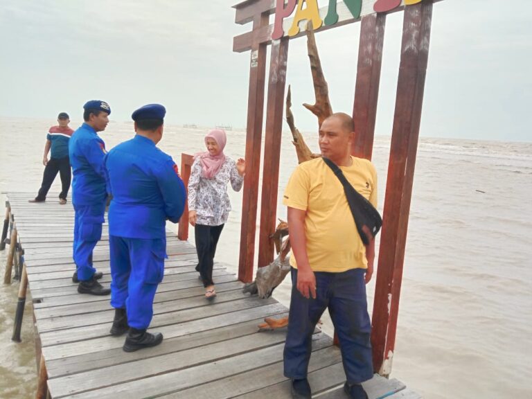 Kasatpol Air Demak Imbau Masyarakat Berhati-hati Gelombang Tinggi dalam Tujuh Hari ke Depan 