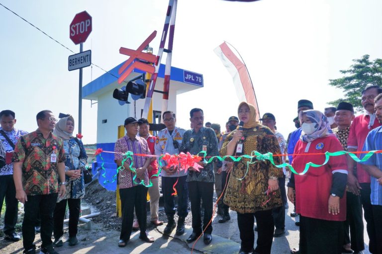 Pemkab Sragen Pasang Palang Sepur Istimewa untuk Warga Bedowo