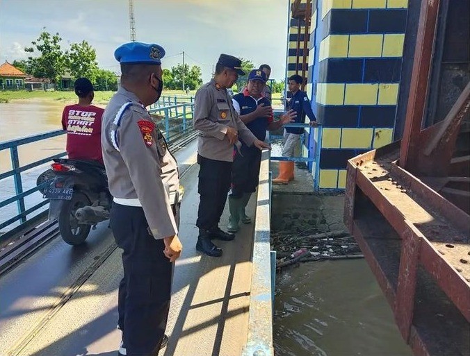 Deteksi Dini, Polisi Pantau Debit Air Bendung Wilalung