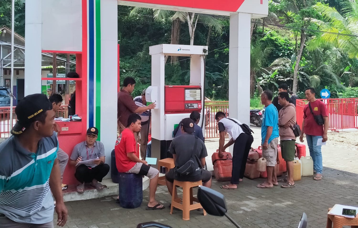 Pemkab Kebumen Beri Subsidi BBM Sebanyak 103 Liter untuk 437 Nelayan