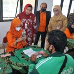 Ratusan Pengemudi Jasa Transportasi Umum Terima BLT BBM