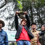 Ganjar Pranowo Tanam Kopi Arabica dan Sambangi KWT Binaan Upland
