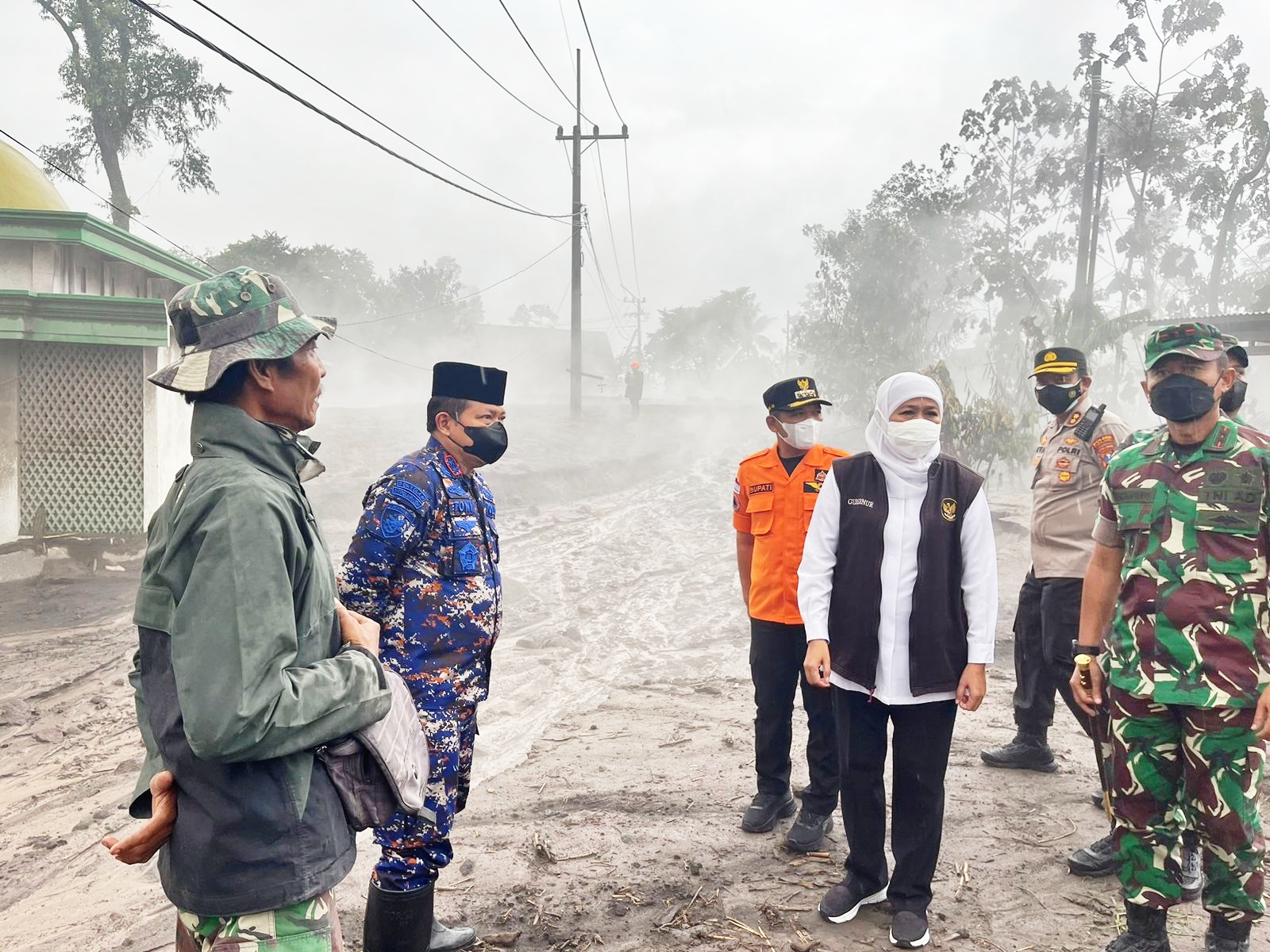 Status Gunung Semeru Masih Level IV, Gubernur Khofifah Minta Masyarakat Tidak Panik dan Segera Evakuasi Diri