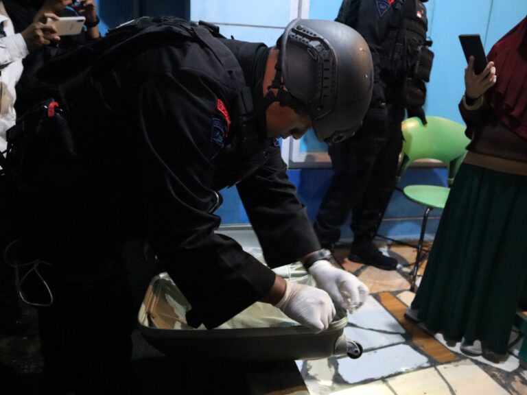 Diduga Bom, Koper Misterius Diamankan Polres Wonosobo dan Tim Gegana