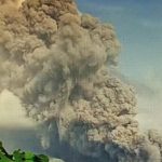 BNPB: Kecil Kemungkinan Letusan Gunung Semeru Memicu Tsunami