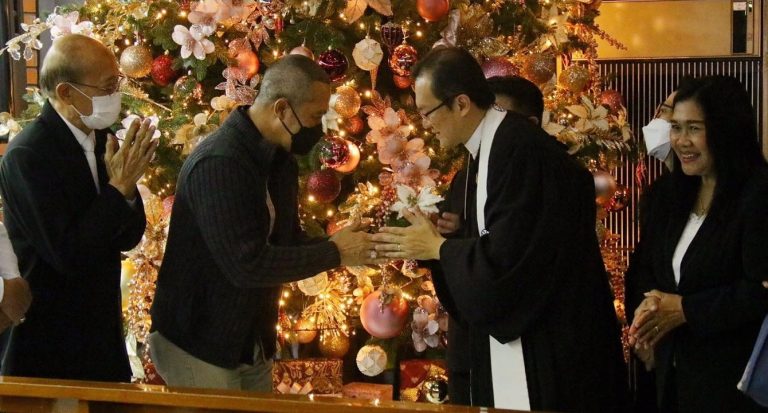 Bupati Kudus, Kunjungi Malam Natal di GKMI dan Gereja Katolik Santo Yohanes Evangelista
