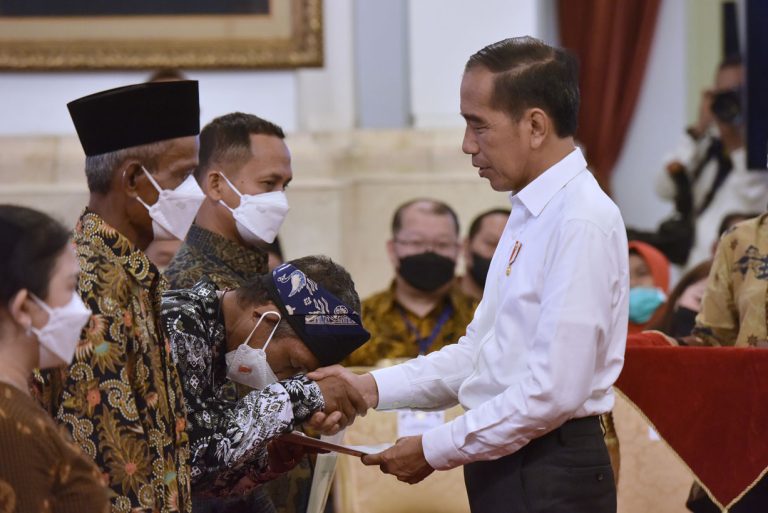 Presiden Serahkan 1,55 Juta Sertifikat Tanah untuk Rakyat