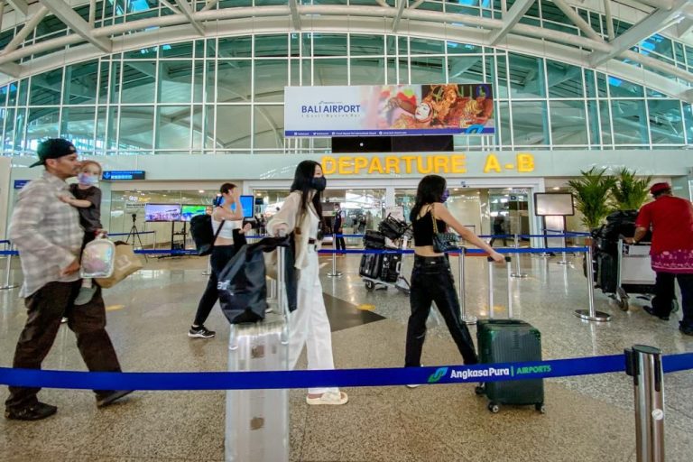 Menparekraf Minta Wisman Tak Ragu Berkunjung ke Indonesia