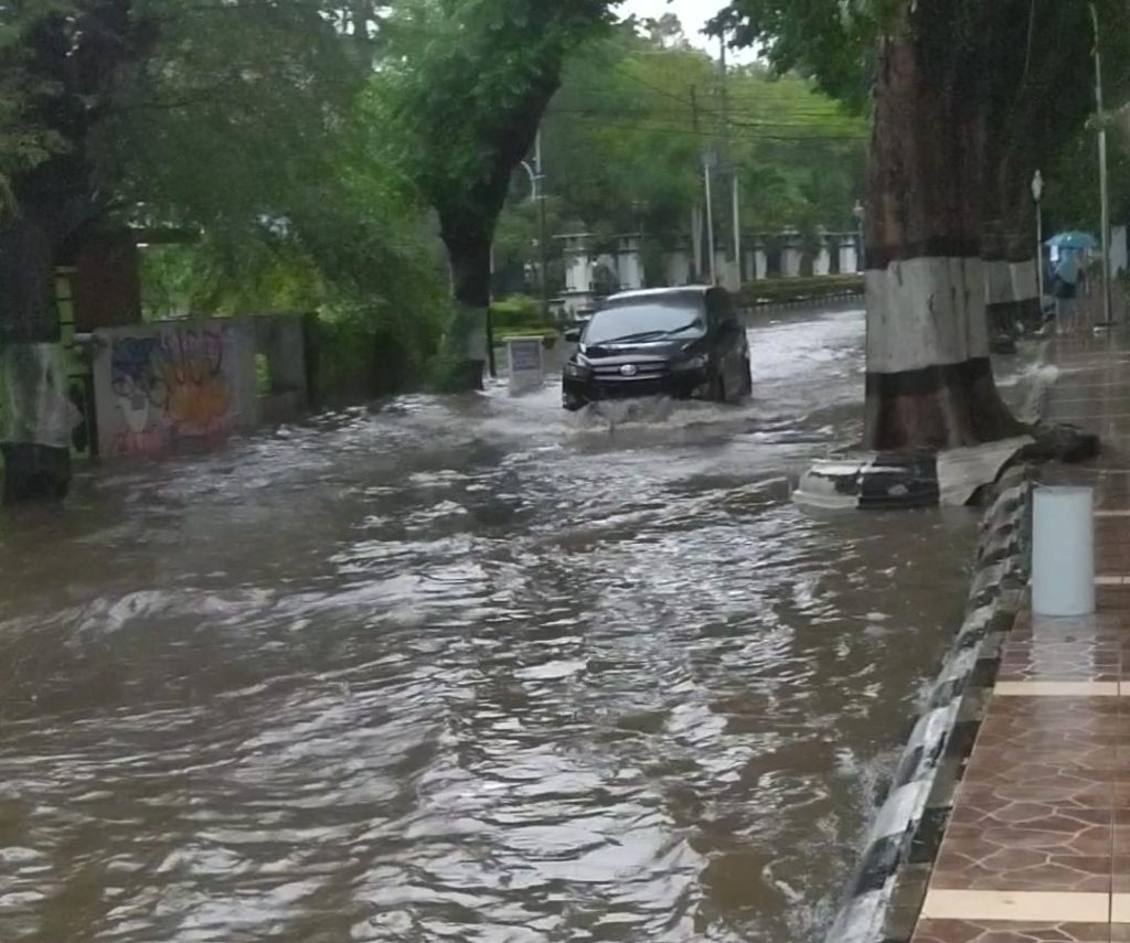 Depan Kantor Bupati Demak Tergenang, Taman Tuntang Terendam