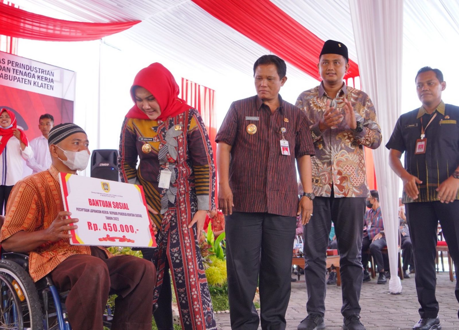Disperinaker Klaten Salurkan Bantuan untuk 1.474 Pekerja Rentan dan 390 Calon Wirausaha