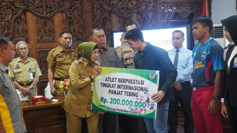 Pecahkan Rekor Dunia, Atlet Panjat Tebing Diganjar Bonus Rp 200 Juta