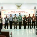 Bupati Kendal Serahkan Bantuan 54.286 Liter Pupuk Cair Kepada Para Petani