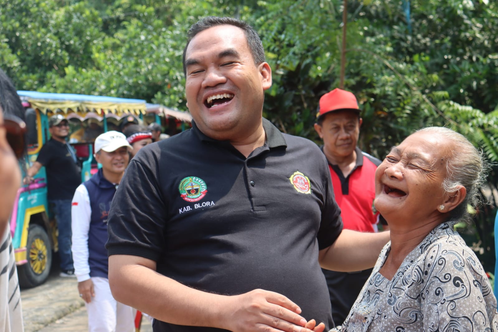 Warga Desa Gondel Berkeluh Kesah Kepada Bupati Tentang Rusaknya Infrastruktur Jalan