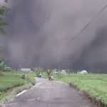 Semeru Terpantau Masih Luncurkan Awan Panas
