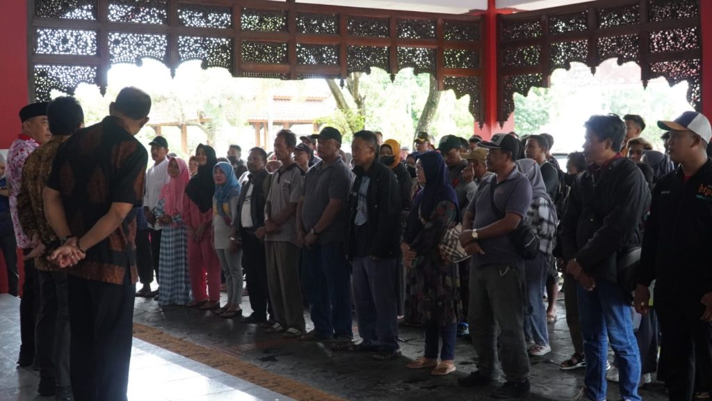 Pj Bupati, Temani Ratusan Warga Kembali ke Karimunjawa