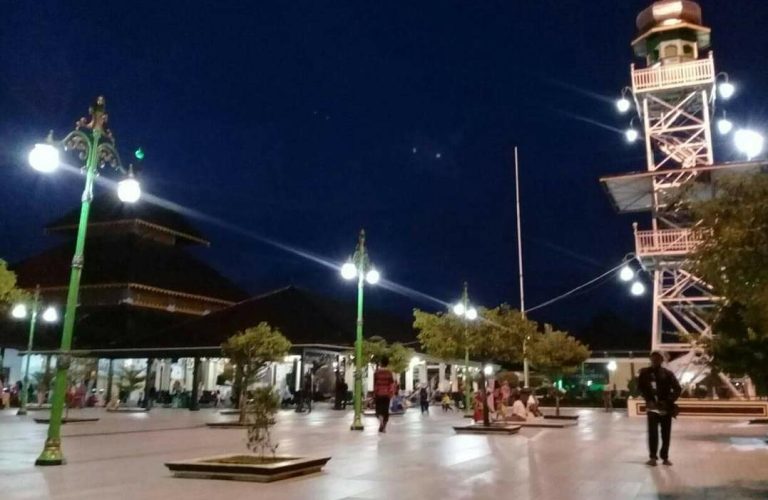 Ramainya Peziarah Makam Sultan Patah membawa Berkah