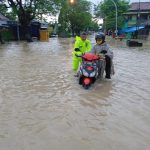 Banjir, Polres Grobogan Alihkan Arus Lalu Lintas Arah Pati dan Kudus