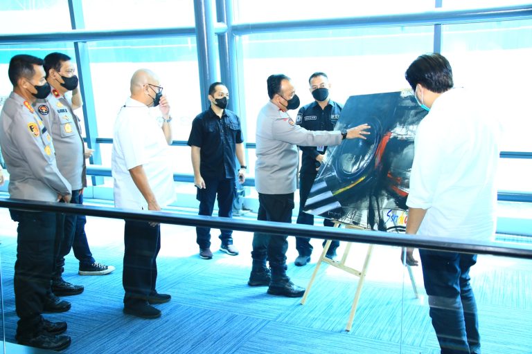 Polri Pamerkan Lukisan Karya Disabilitas di Bandara Soetta