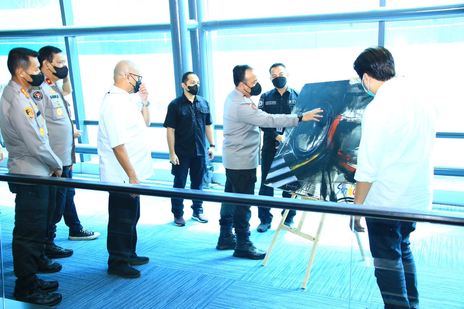 Polri Pamerkan Lukisan Karya Disabilitas di Bandara Soetta