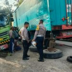 Macet Parah, Petugas Pos Pam Nataru Polres Grobogan Alihkan Arus Lalin