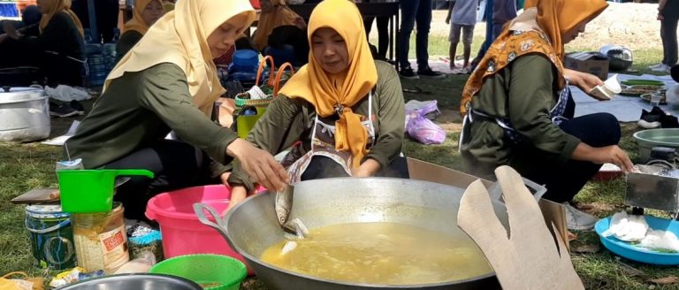 Sediakan 2 Ribu Porsi Makanan, Dinlutkan Rembang Gelar Emak-emak Membumbui Nusantara