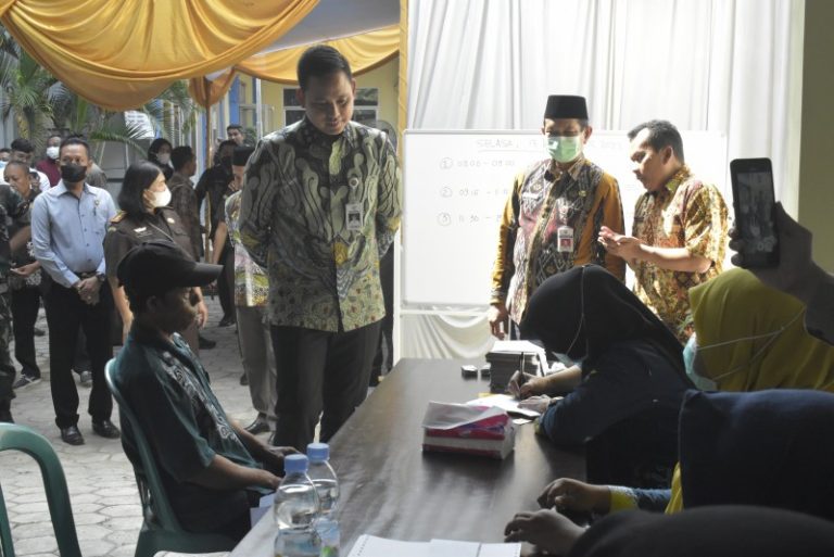 Ribuan Nelayan di Kendal Menerima Bansos Dampak inflasi BBM