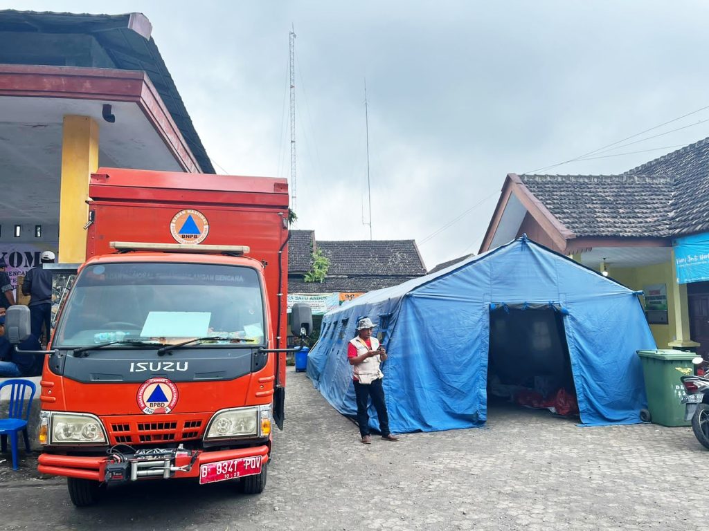 Pemkab Lumajang Dirikan Posko Darurat Penanganan Bencana di Balai Desa Penanggal