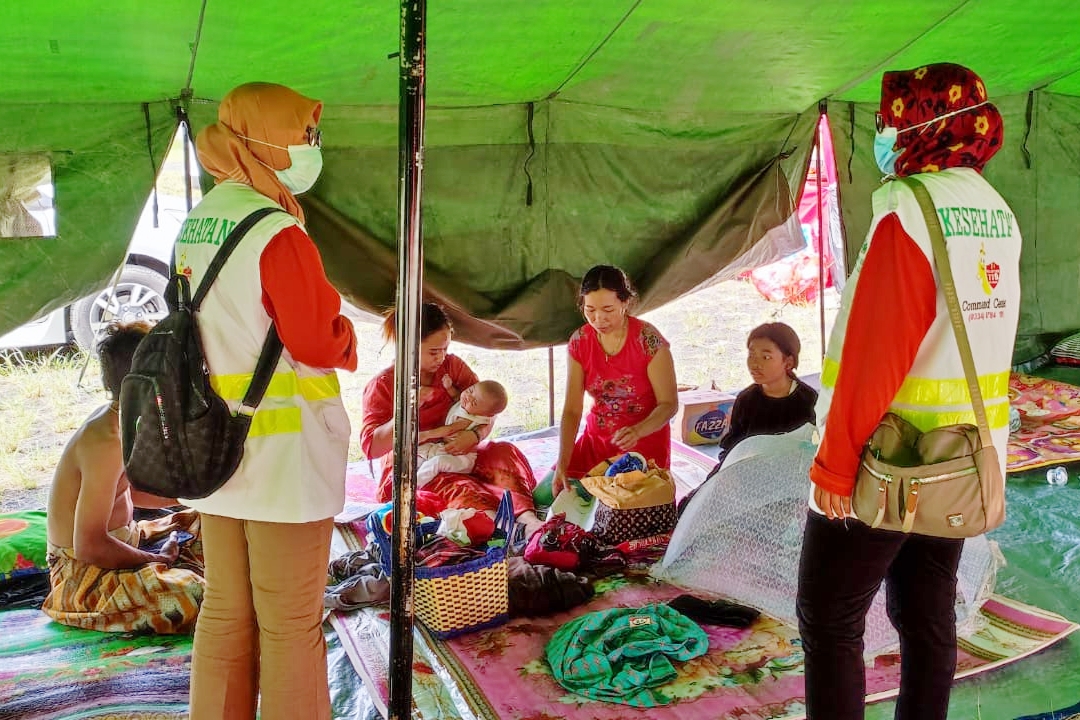 Siaga Hingga Aman, Pos Yankes Pastikan Kondisi Kesehatan Warga Terdampak Erupsi Semeru