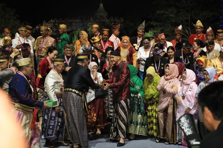 Jadi Tuan Rumah Festival Adat Budaya Nusantara II, Ganjar Pranowo Diapresiasi Para Raja dan Tetua Adat