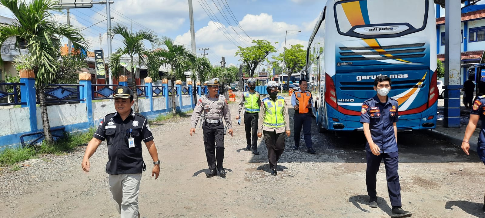 Petugas Gabungan Gelar Ramcek Angkutan Umum di Terminal Cepu