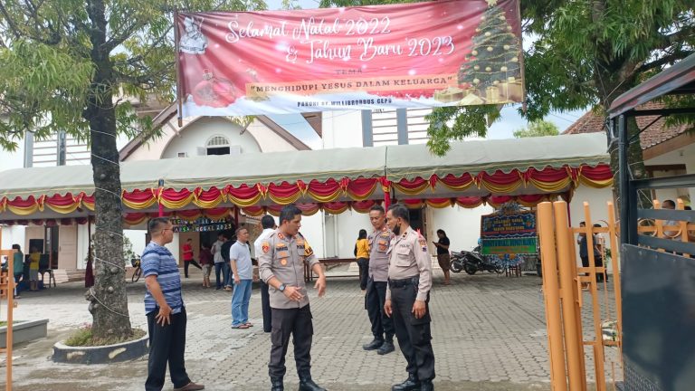 Bupati dan Kapolres Blora Cek Pos Operasi Lilin Candi 2022 dan Gereja di Cepu