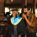 Angkatan Pertama, Sekolah Lansia Wisuda 80 Siswa, Ada yang Berusia 82 Tahun
