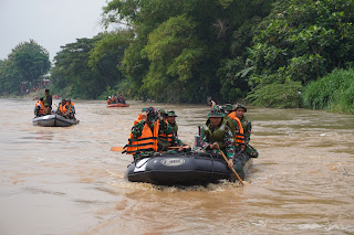 Dandim dan Danrem Susur Sungai, Tanam Pohon di 5 Titik Bantaran Bengawan Solo