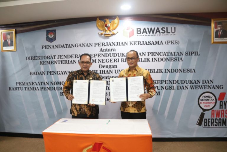 Ditjen Dukcapil Teken PKS Pemanfaatan Data NIK dengan Bawaslu