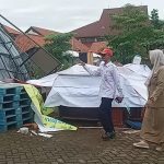 Diterjang Puting Beliung, Tenda Vaksinasi di Batang Roboh