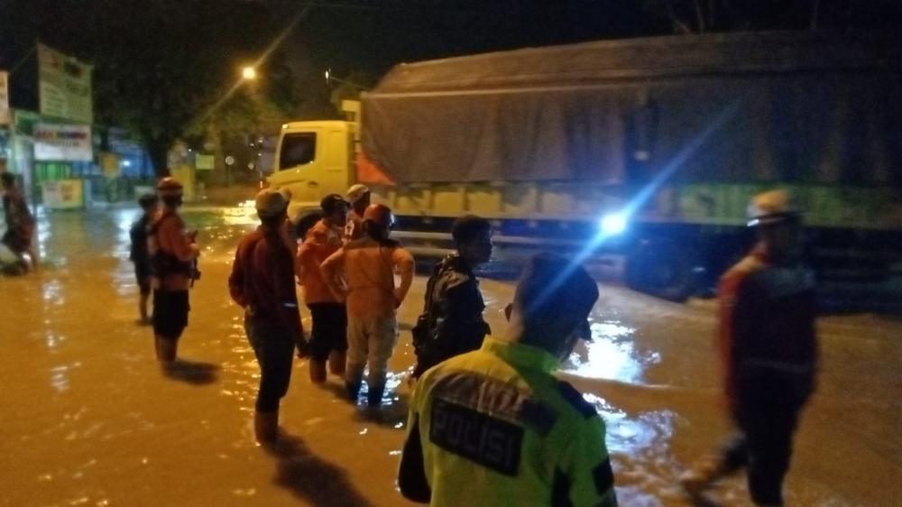 Polsek Grobogan, Berlakukan Pengalihan Arus Saat Banjir