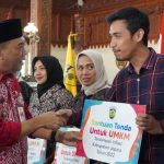 Edy Supriyanta Serahkan Bantuan Tenda kepada 90 Pelaku UMKM
