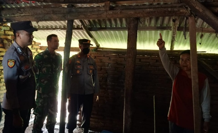 Janda Sebatangkara Ditemukan Gantung Diri di Rumahnya