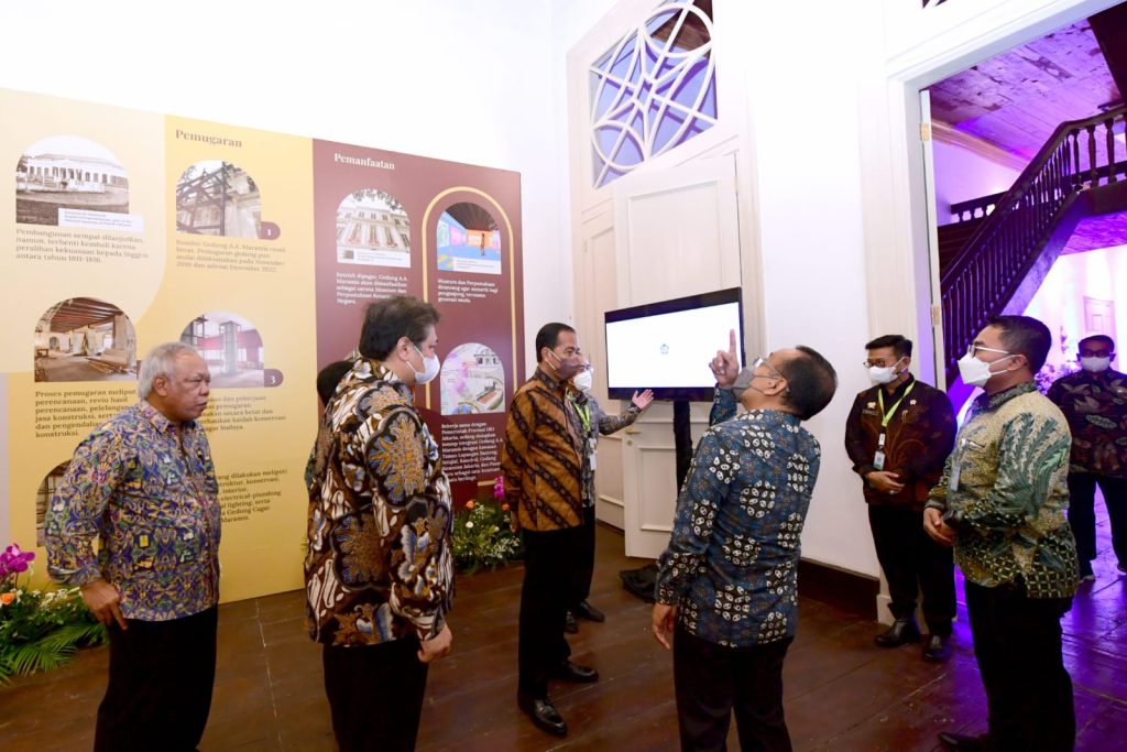Saat Presiden Jokowi Melihat Gedung Bersejarah AA Maramis