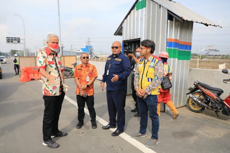 Cek Tol Semarang-Demak, Ganjar Harap Sebelum Nataru Bisa Dibuka